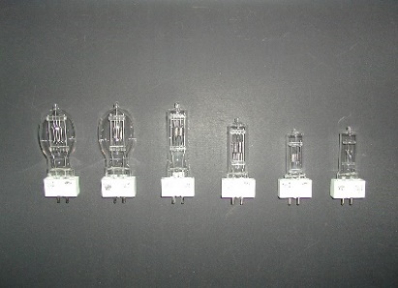 Crystal System Co., Ltd. Product OpticalFloatingZoneMeltingFurnaces Four-ellipticalMirrorType HalogenLamp